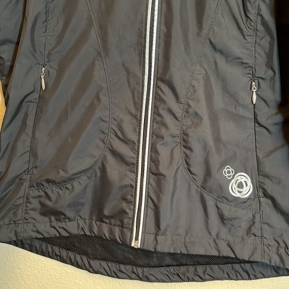 LUCY Black Lightweight Zip Up Active Jacket - Picture 4 of 16